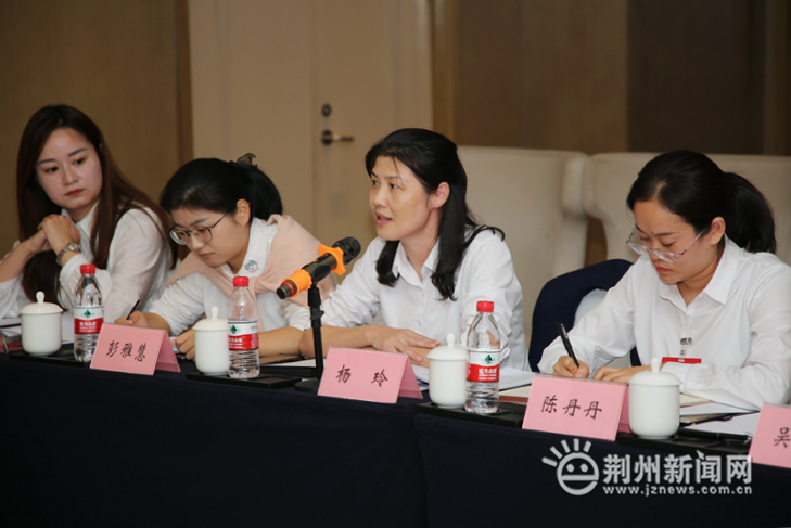 荆州市工会第六次代表大会举行分团讨论_pg电子官网官方网站(图8)